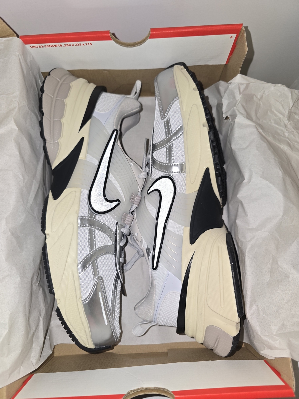 Men's Performance Mesh Sneakers - Silver/Beige/Black